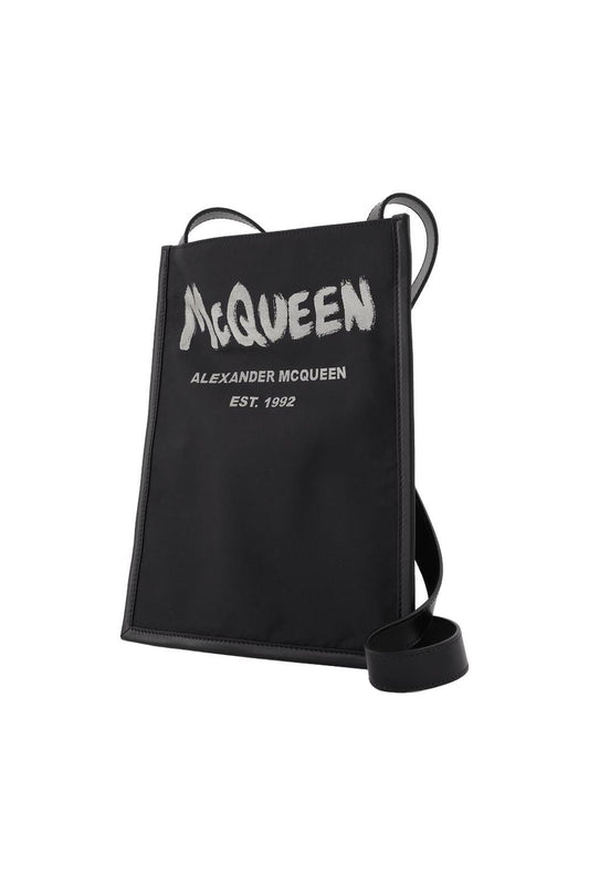 Graffiti-Handytasche in Schwarz & Weiß