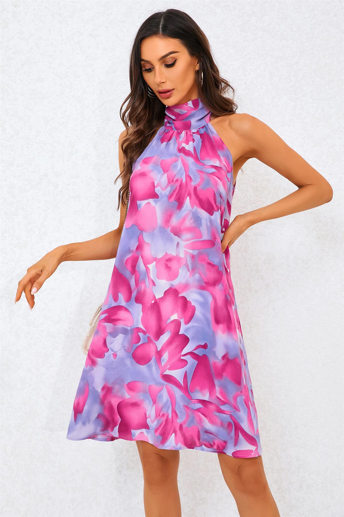 Rochie mini roz cu imprimeu floral abstract și legături la spate, decolteu halter