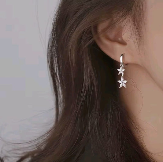 Cercei din argint 925, cu flori suspendate din zirconiu cubic