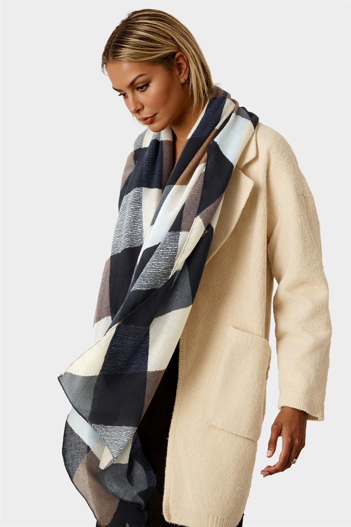 Eșarfă cu imprimeu geometric în maro, negru și gri