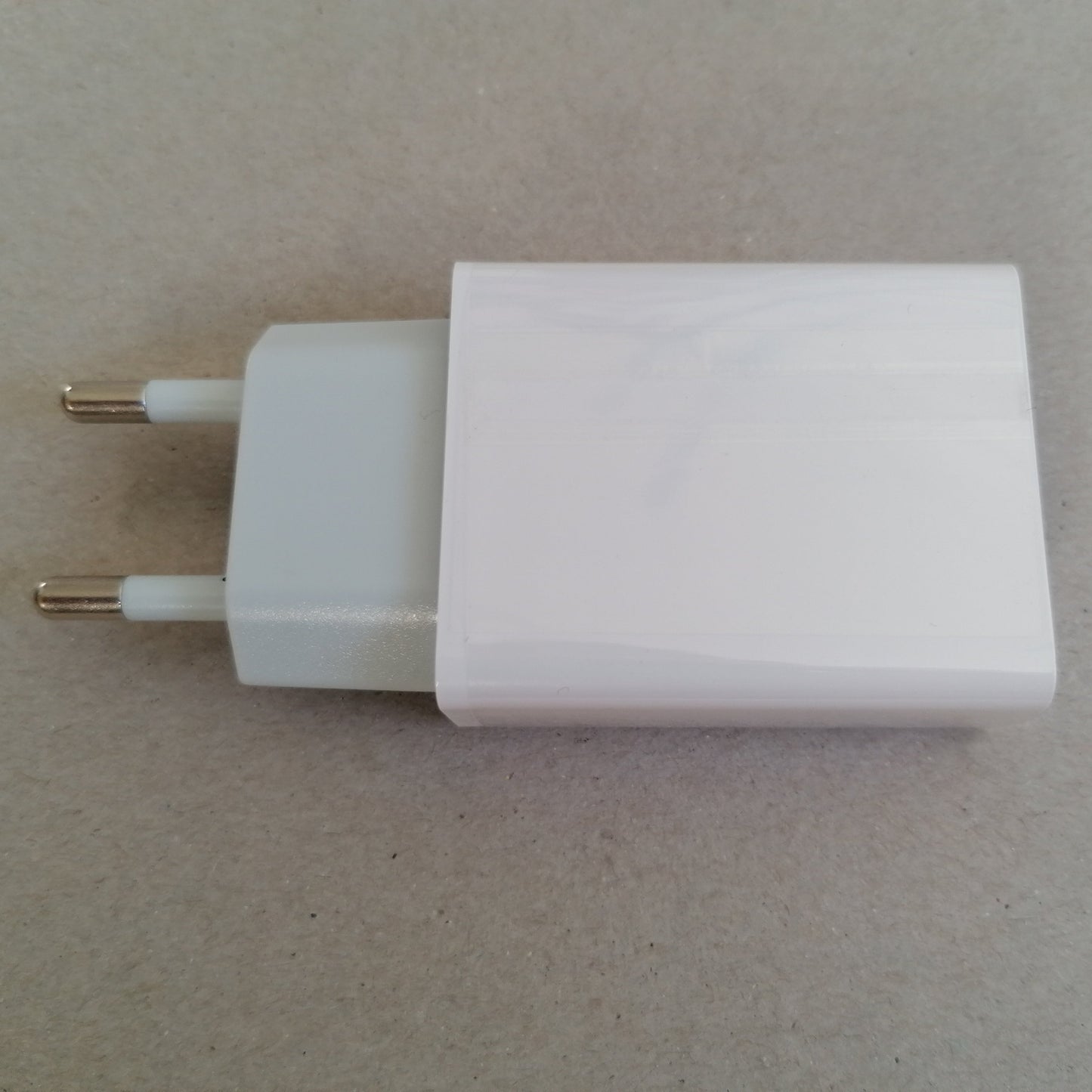 DREIKS Schnellladegerät 18W - USB-A QC3.0 Port 5V/3A Kompaktes Gehäuse Universell Kompatibel
