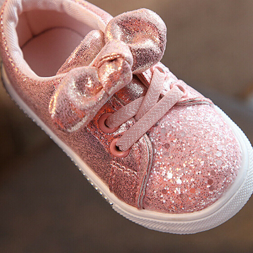 Lioraitiin Mädchen Sport Schuhe 2025 - Weiche Sohle Pailletten Casual Sneakers - Süße Schleife Glänzend Schuhe