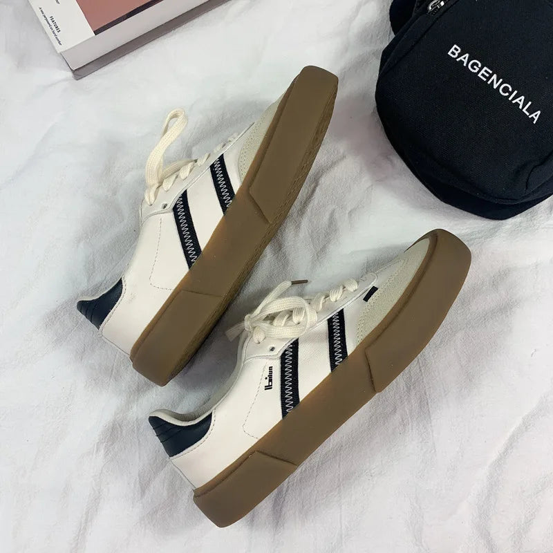 Couple shoes for woman classic sneakers women 2021 autumn new leather retro low cut lace -up casual plus size 44 women sneakers