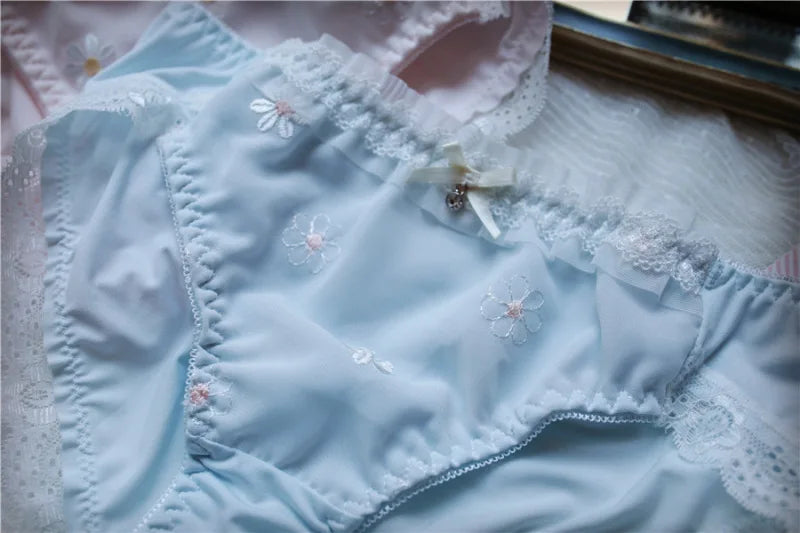 Flower Embroidery Milk Silk Panties Women elegant Lace Silky Smooth Seamless Female Underwear Cute Lovely Sweety Lingerie Breifs