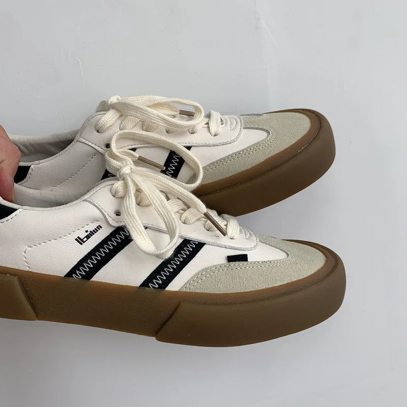 Couple shoes for woman classic sneakers women 2021 autumn new leather retro low cut lace -up casual plus size 44 women sneakers