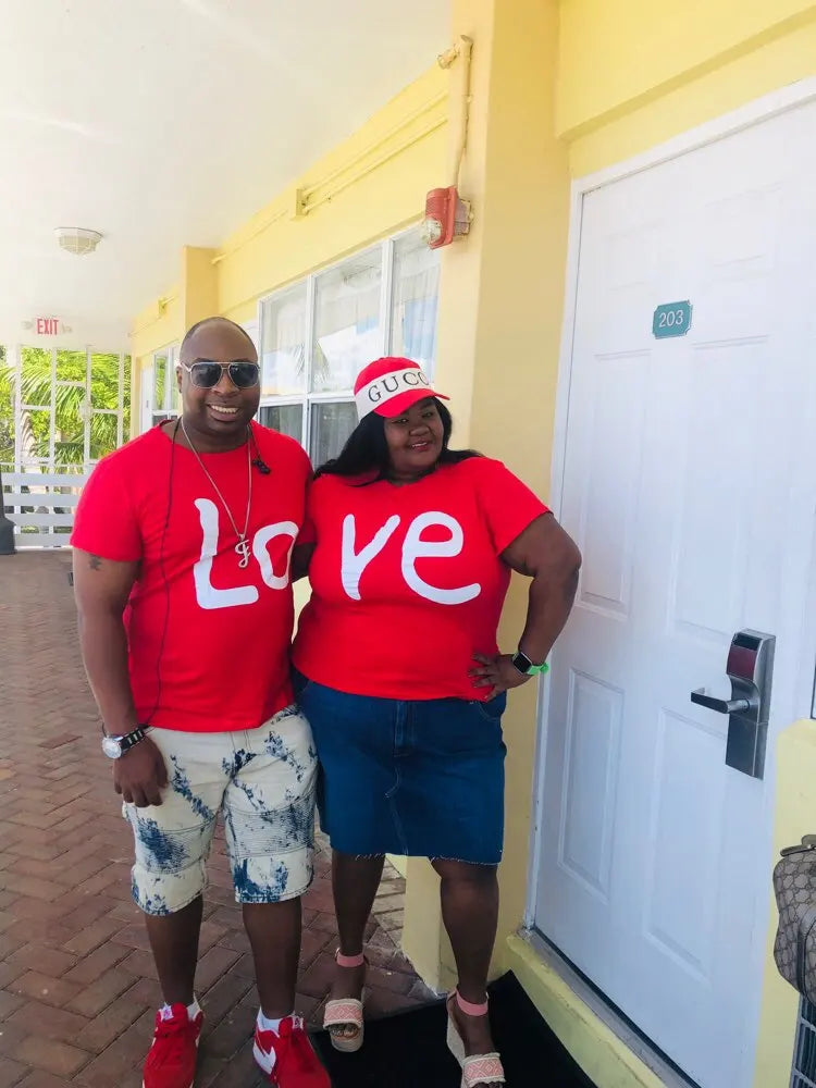 Unisex T-Shirt LOVE Rot - Hochwertige Baumwolle - Basic Kurzarm Rundhals Shirt - Casual Tops 2024