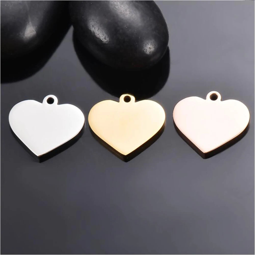 Angepasste Anhänger Edelstahl Herz Tag Gravur Logo Buchstaben DIY Armband Halskette Anhänger für Schmuck Herstellung