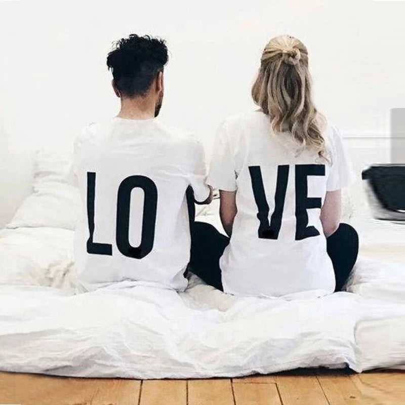 Unisex T-Shirt LOVE Rot - Hochwertige Baumwolle - Basic Kurzarm Rundhals Shirt - Casual Tops 2024