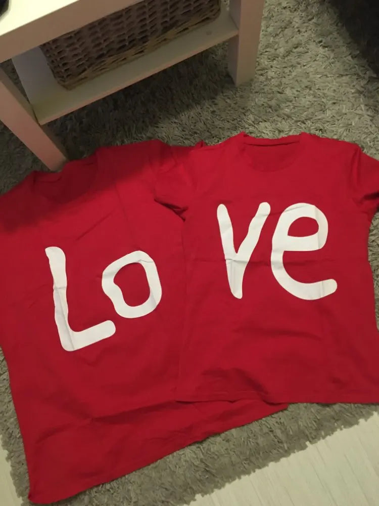 Unisex T-Shirt LOVE Rot - Hochwertige Baumwolle - Basic Kurzarm Rundhals Shirt - Casual Tops 2024