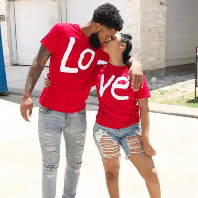Unisex T-Shirt LOVE Rot - Hochwertige Baumwolle - Basic Kurzarm Rundhals Shirt - Casual Tops 2024