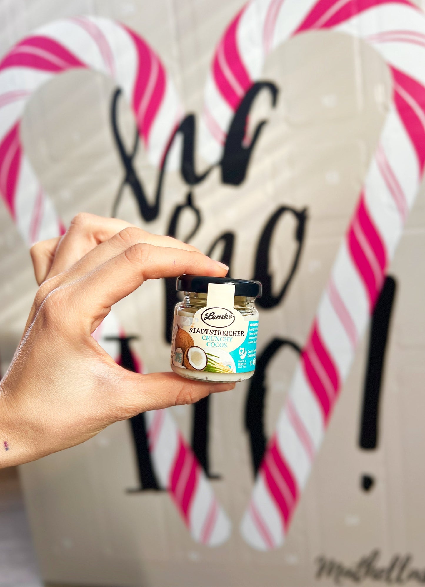 Lemke Little City Stroll Crunchy Coconut - 87% nucă de cocos, bucăți crocante de nucă de cocos