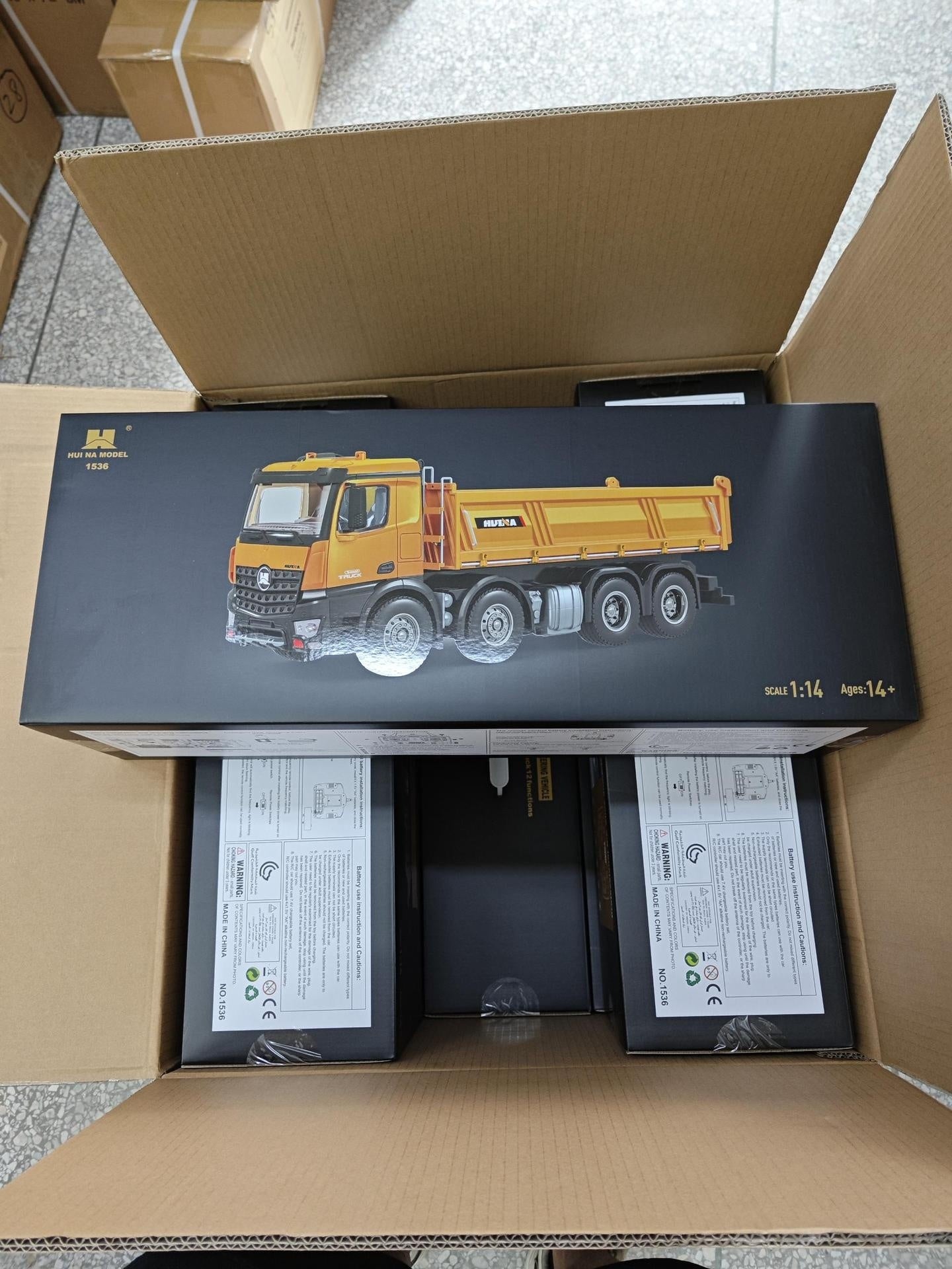 Camion basculant cu telecomandă YOQIDOLL 536 - 12 canale 1:14 8 roți