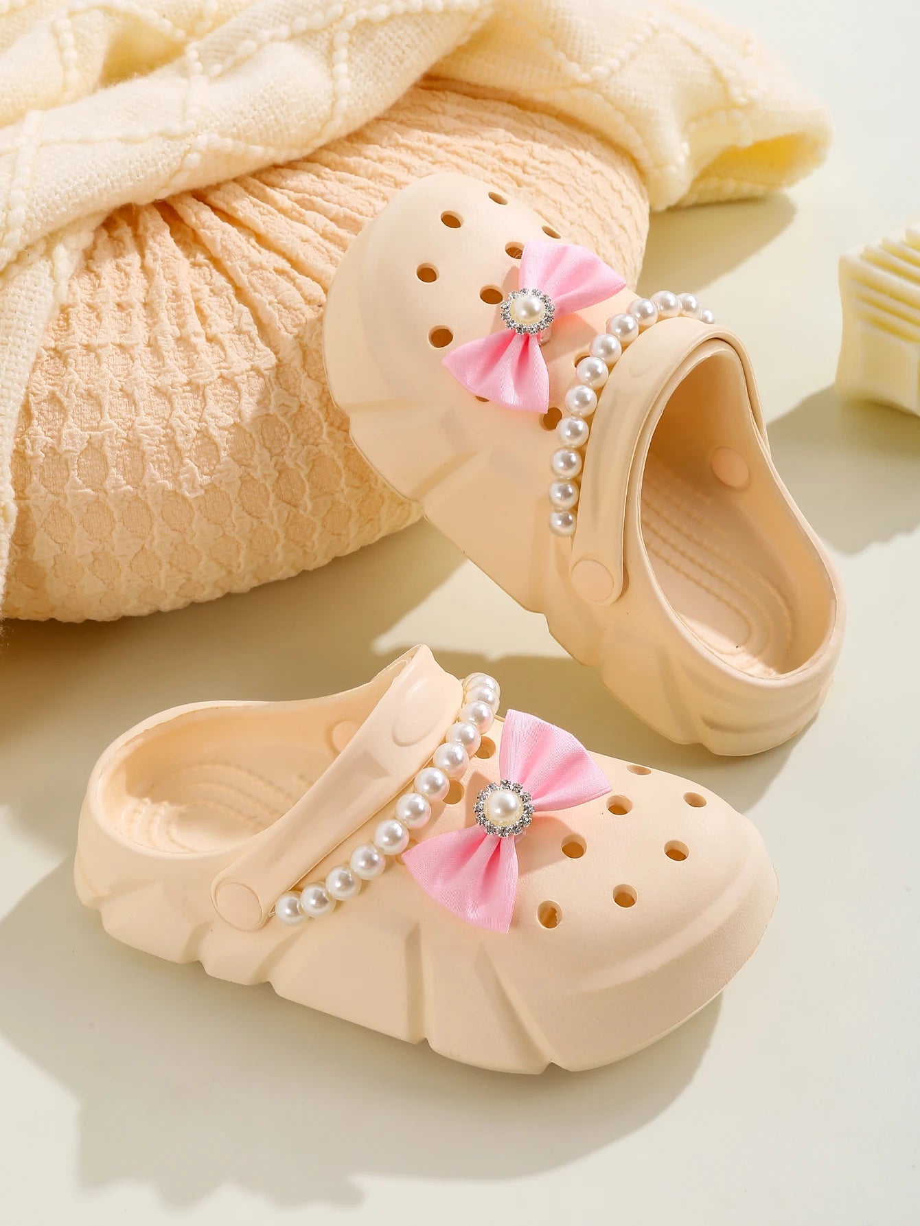 Mädchen-Clogs 2025: Atmungsaktive Schleife-Accessoires - Strand Garden Collection