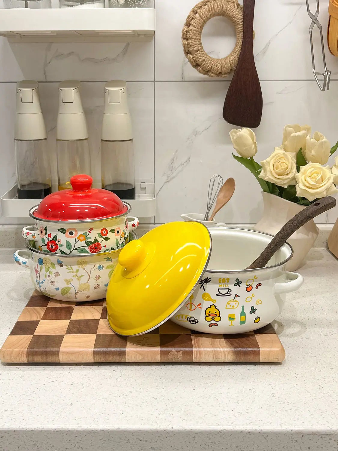 Kitchen Cookware Utensils Set 16/18/20CM Red Yellow and Green Enamelled Pots and Pans, 3-piece Set, Induction Cooktop, Open Fire