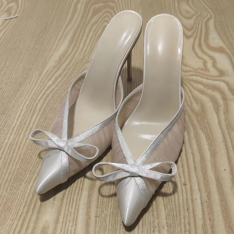Weiße Schleife Sandalen 2025 - Elegante Pantoletten Stilettos - Slip-On Dünne Hohe Schuhe Damen Offene Zehen Hochzeit