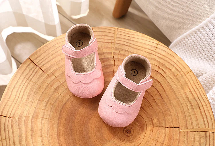 Baby Mädchen Schuhe 2025 - Fashion Einfarbig Leder Blume Prinzessin - Weiche Gummisohle Rutschfest Casual Erste Laufschuhe