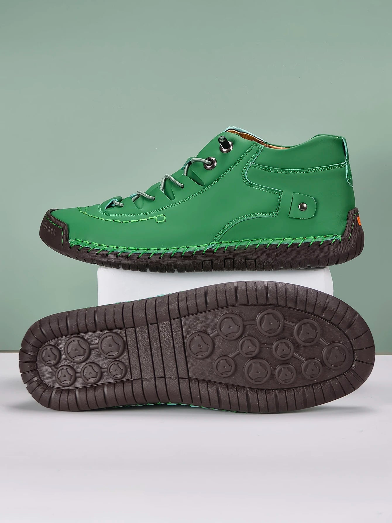 New Fashion Sneakers Women Hand-stitching Leather Casual Shoes Design Platform Loafers Breathable Flats Shoe Driving Plus Size