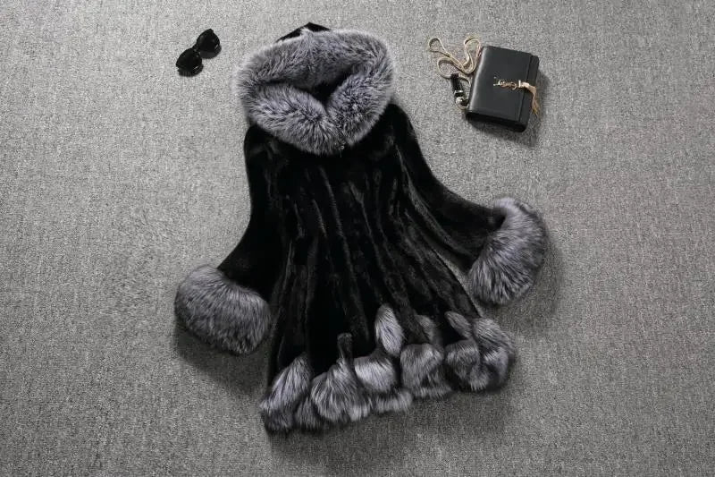 Płaszcz futrzany z kapturem Nowsaa - rozmiar M, ciepły, obszyty futerkiem