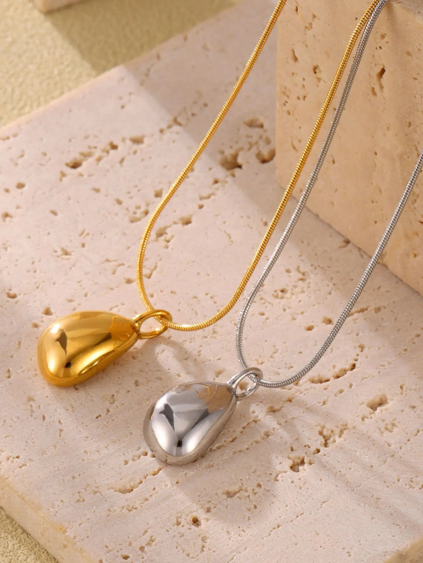 Gorgeous Necklace for Women White Pearl Beaded Gold Plated Chain Pendant Daily Charm Waterproof Jewelry Gift