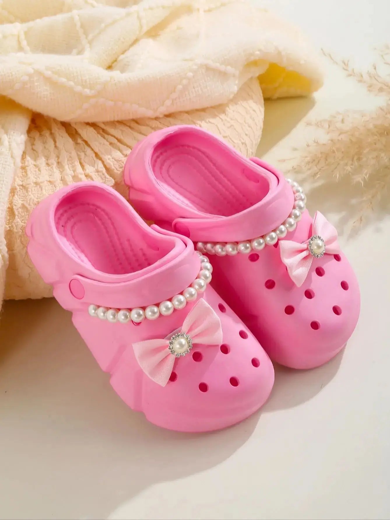 Mädchen-Clogs 2025: Atmungsaktive Schleife-Accessoires - Strand Garden Collection