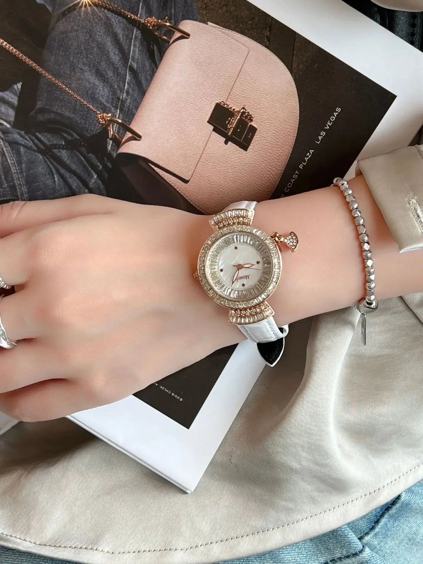 Unique Full Diamonds Shaped Watches Women Rhinestone Luxury Fashion Brand Ladies Watch Diamond Bracelet AAA Wrist Watch Reloj