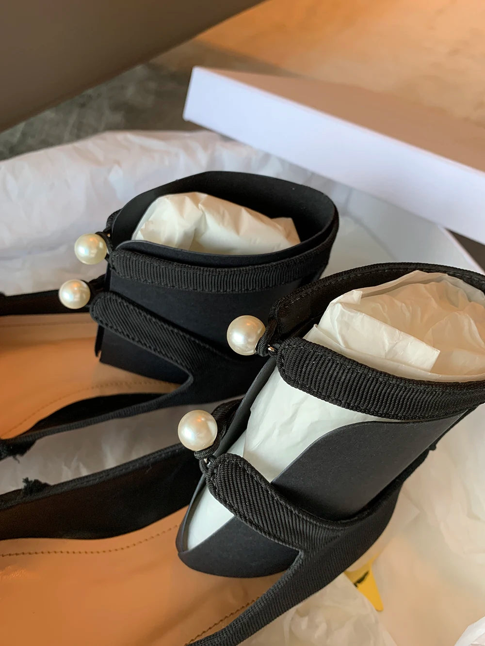 Spitze Zehen Perlen Schnalle Sandalen 2025 - Knöchel Riemen Schleife Dekor Kätzchen Absätze - Mode Designer Sommer Elegant Kleid Party Schuhe