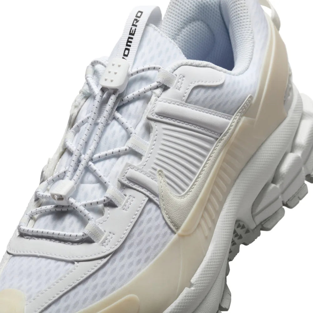 Pantofi sport ușori Nike Zoom Vomero Roam HJ4646-100 - Mărimea EU 42.5, Greutate aprox. 320 g, Material superior Poliester