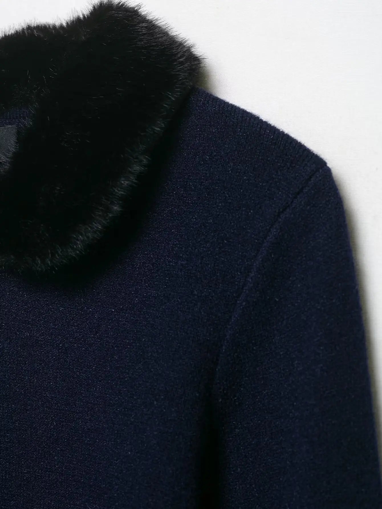 Cardigan CN Jiangsu - cu nasturi și curea, mărimea M, greutate 120-220 grame pe metru pătrat, material tricotat