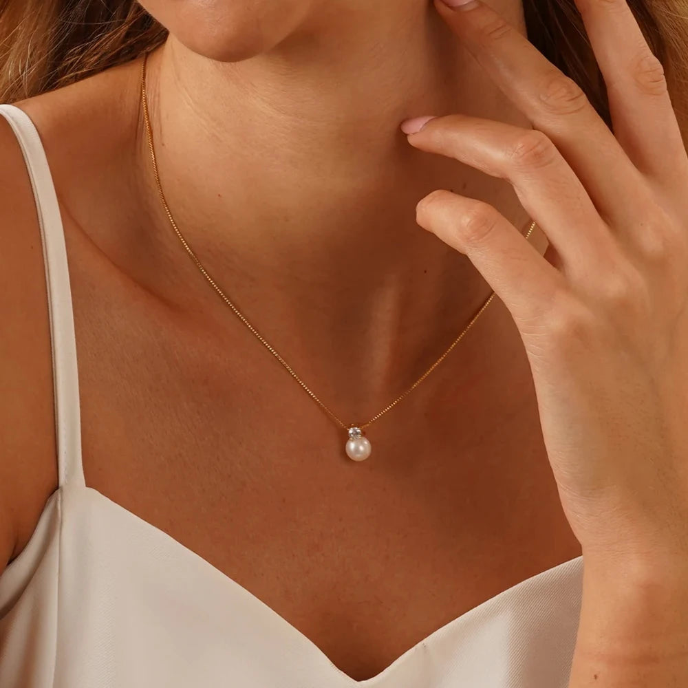 eManco Stainless Steel Gold Plated Imitation Pearl Pendant Short Zirconia Necklace Women's Accessories Wholesale