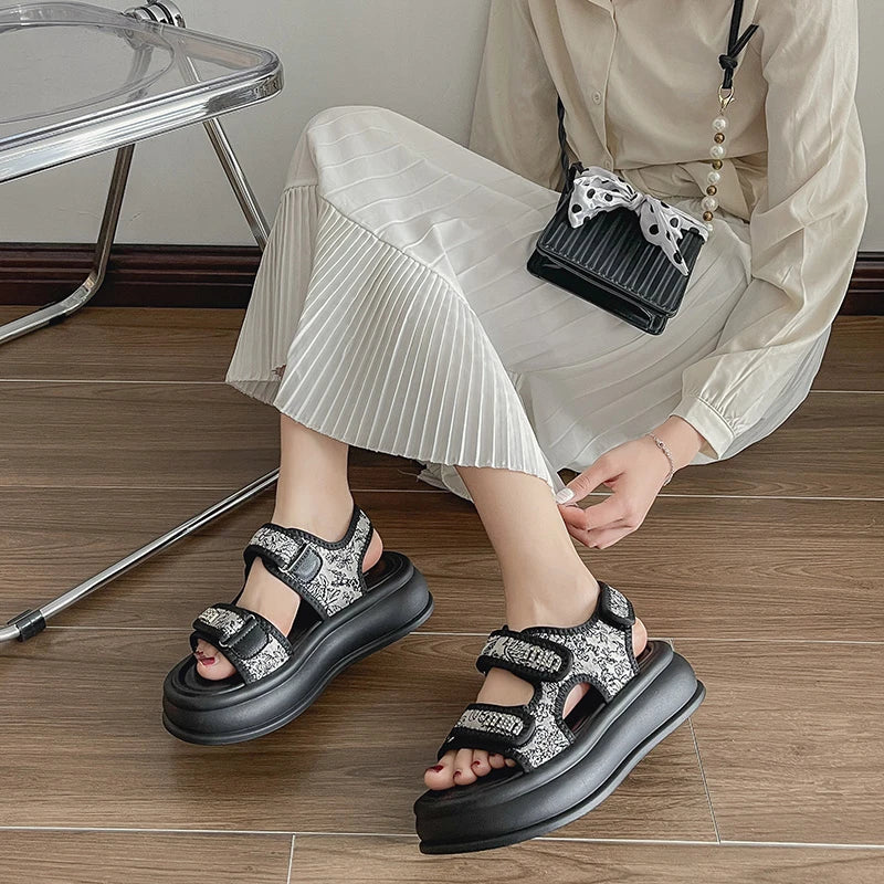 New Embroidery Casual Roman Designer Platform Sandals Women HOOk&LOOP Flats Summer Casual Ladies Outdoor Shoes Zapatos De Mujer
