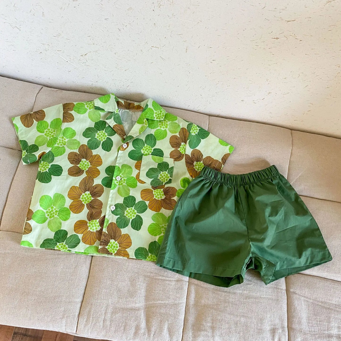 Kinder-Kleidungsset 2025 Sommer Neu Jungen Hemden Shorts 2-teilig Set Mädchen Blumenkleid Kinder Bruder Schwestern Outfits