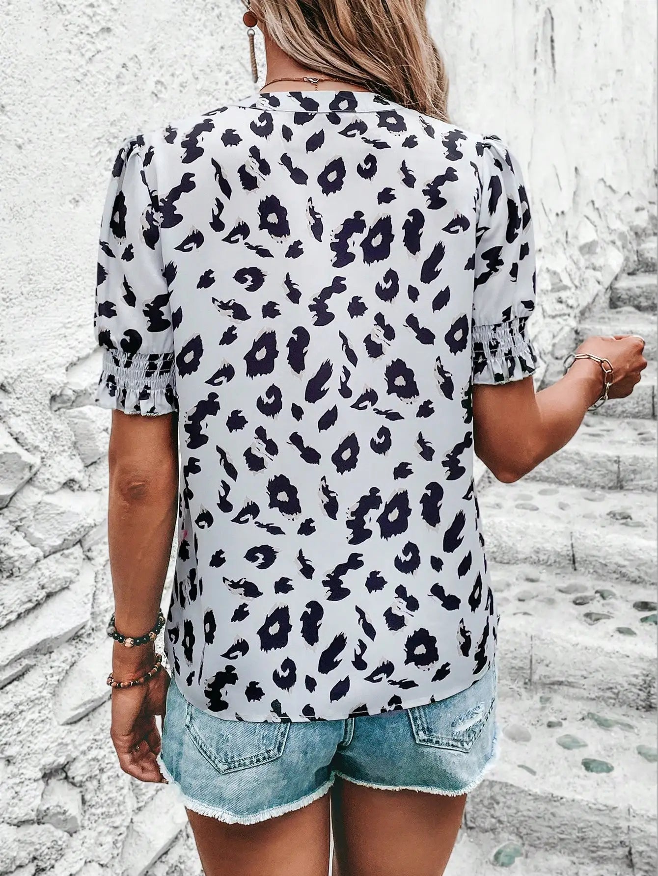 Elegant casual shirt for women V-neck short-sleeved full-body printed slim-fit shirt for women