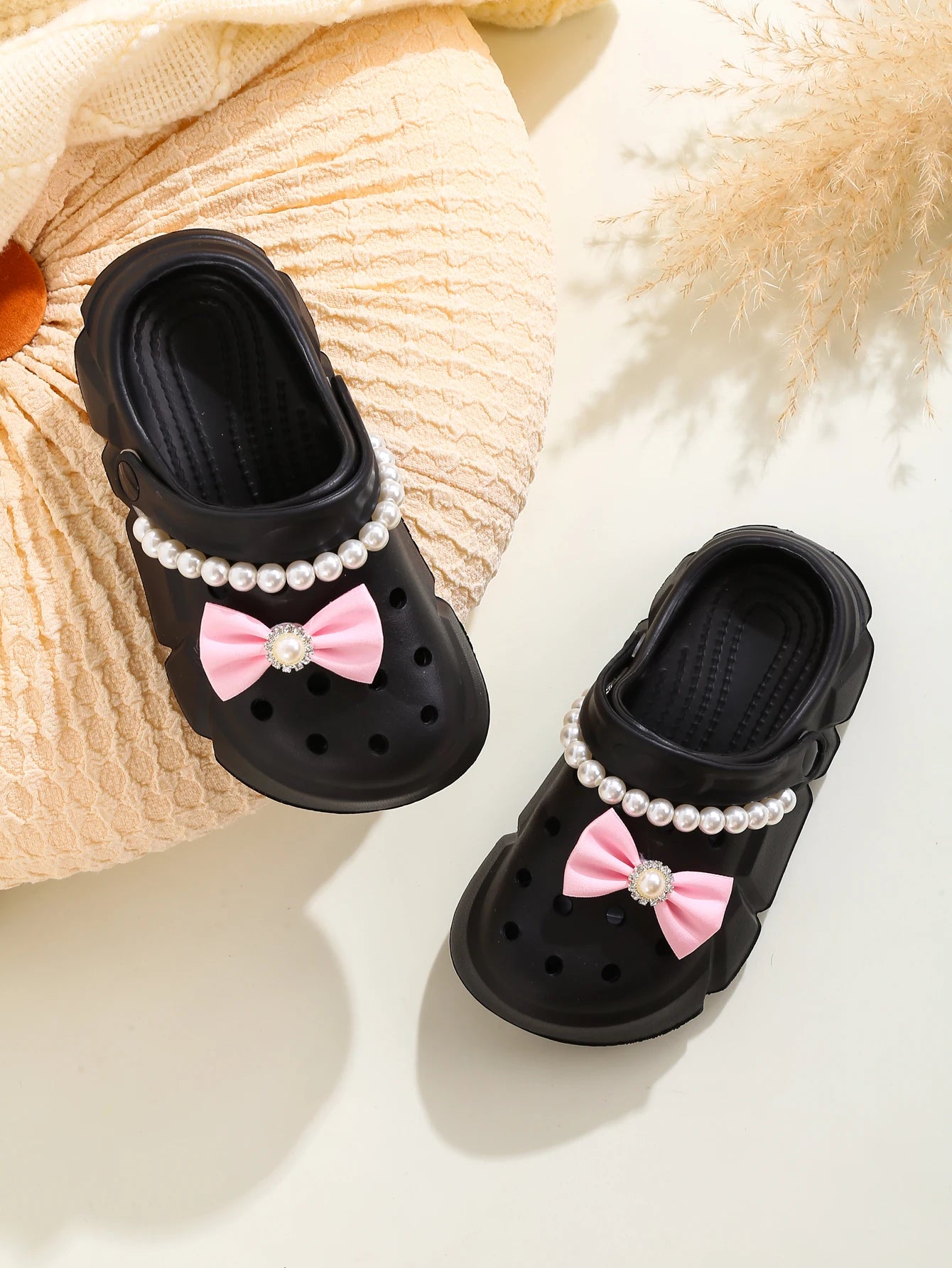 Mädchen-Clogs 2025: Atmungsaktive Schleife-Accessoires - Strand Garden Collection