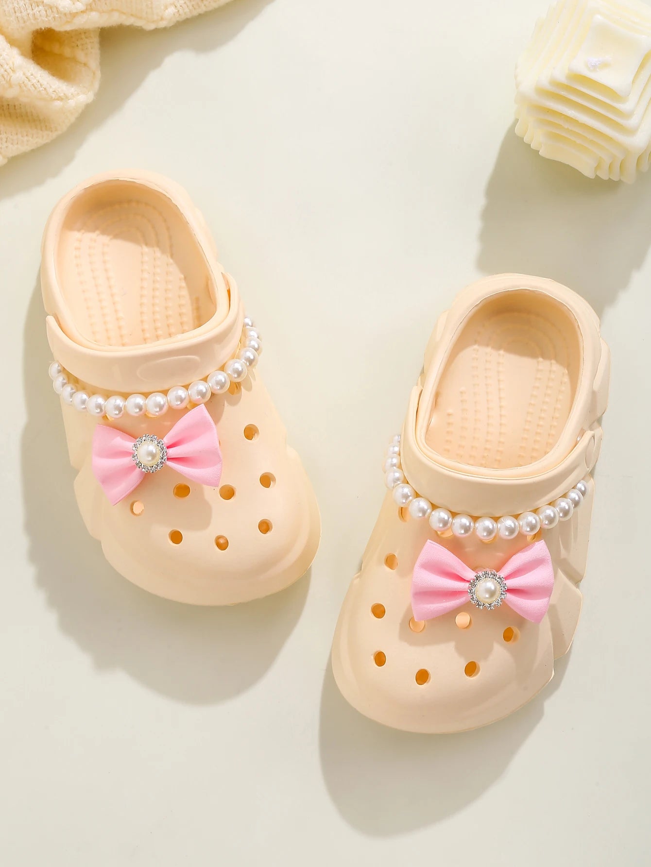 Mädchen-Clogs 2025: Atmungsaktive Schleife-Accessoires - Strand Garden Collection