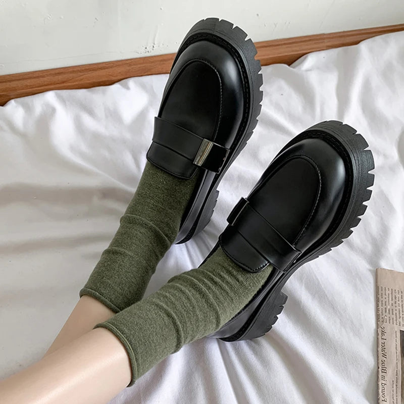 Womens Derby Shoes Black Flats British Style Casual Female Sneakers Ladies' Footwear Shallow Mouth Loafers With Fur Soft 2022