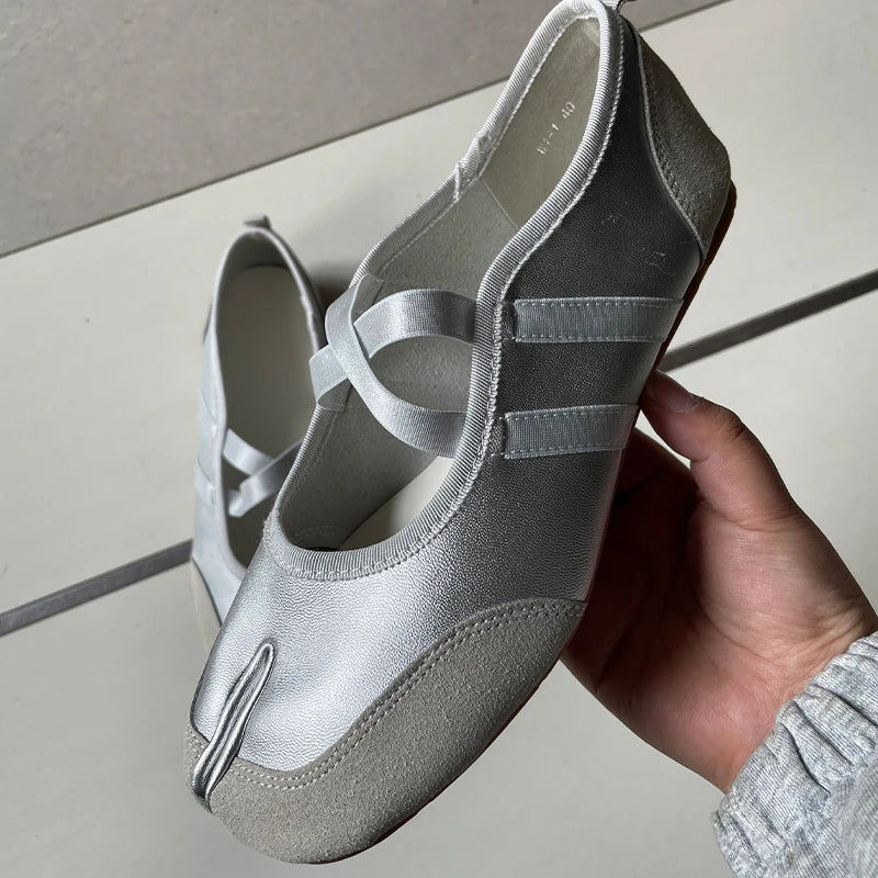 Black Silver Red Yellow Tabi Sneakers Balletcore Flats Women's Single Shoes Mary Jane Sneakers Luxury Designer Shoes for Women