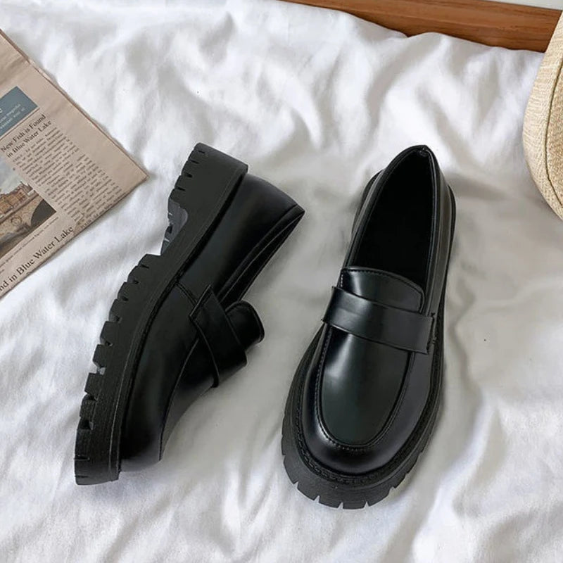 Womens Derby Shoes Black Flats British Style Casual Female Sneakers Ladies' Footwear Shallow Mouth Loafers With Fur Soft 2022