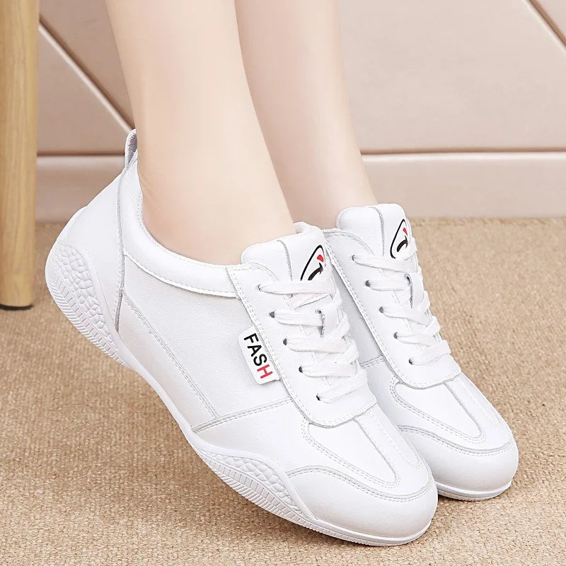 Women Shoes 2024 New Casual Lightweight Sports Shoes WomenBreathable Little White Platform Shoes White Sneakers Women