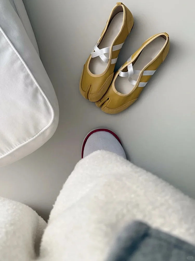 Black Silver Red Yellow Tabi Sneakers Balletcore Flats Women's Single Shoes Mary Jane Sneakers Luxury Designer Shoes for Women