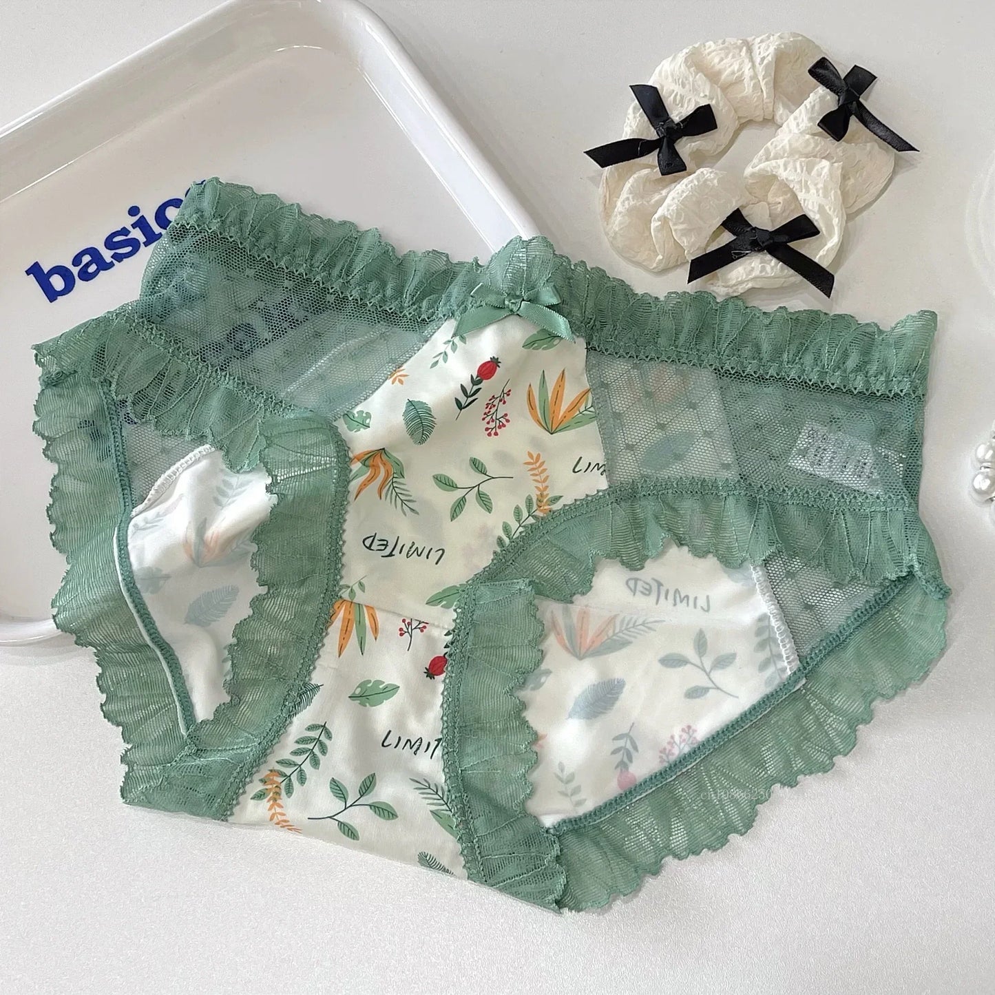 Floral Lace Women's Panties Middle Waist Plus Size Fashion Ice Silk Briefs Quick-drying Cotton Crotch Underpants Female Lingerie