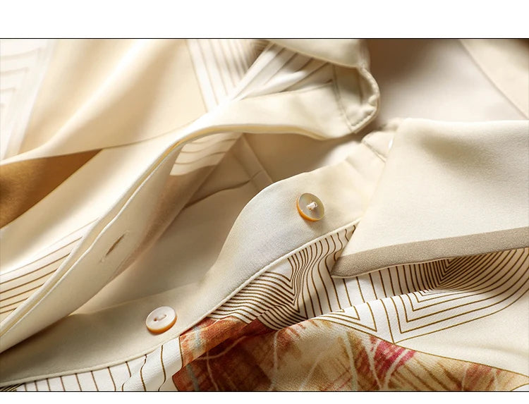 Elegant Style Ladies' Top for Day-to-day and Workplace Graceful Design Women's Blouse with Chic Print and Buttons