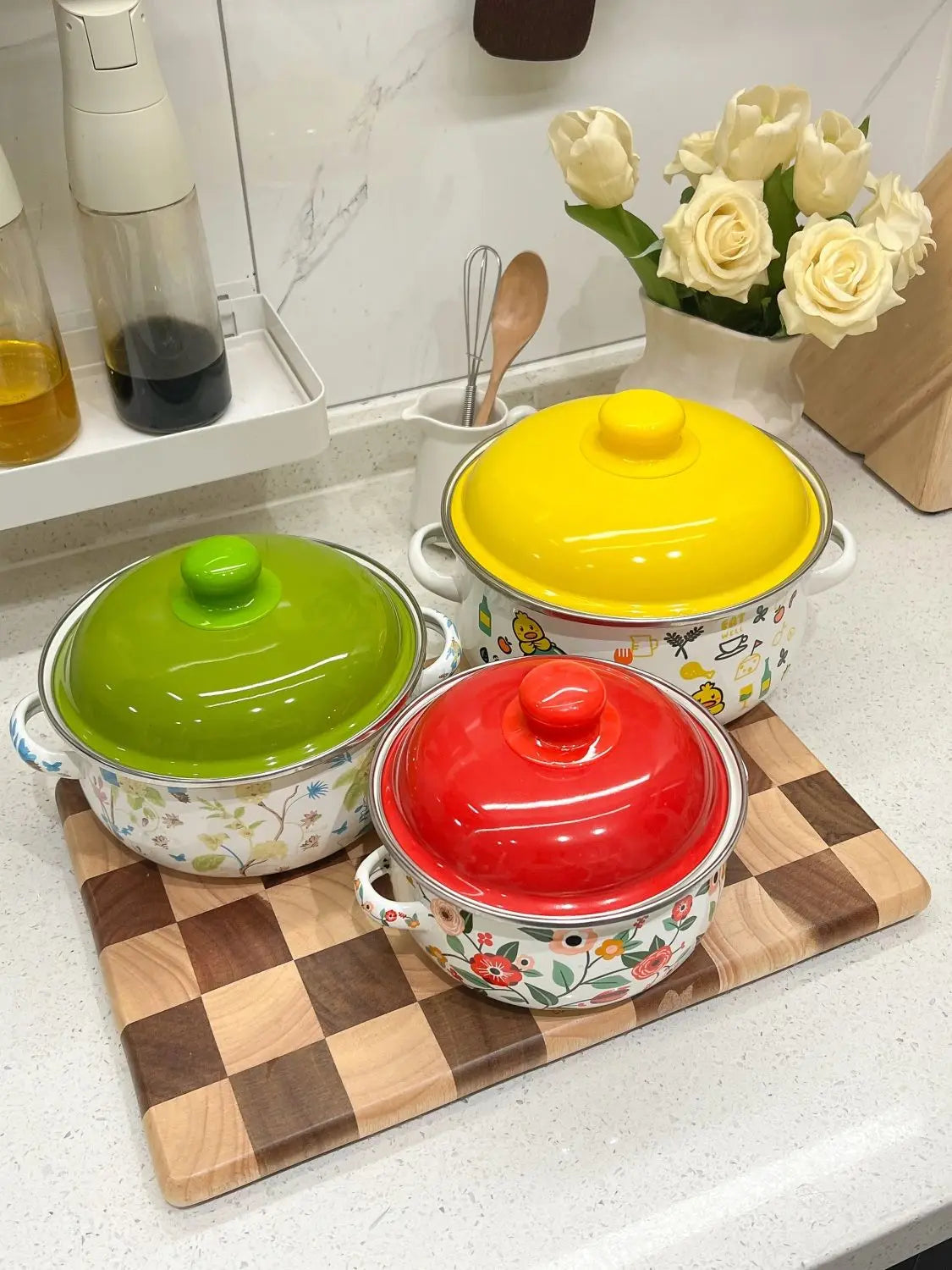 Kitchen Cookware Utensils Set 16/18/20CM Red Yellow and Green Enamelled Pots and Pans, 3-piece Set, Induction Cooktop, Open Fire