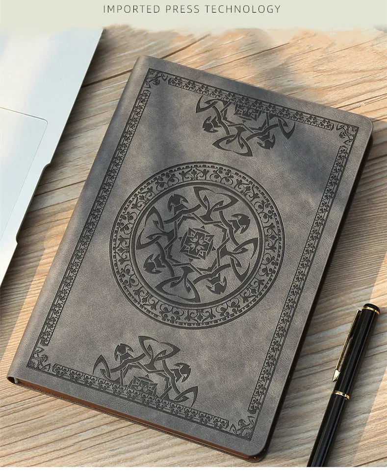 SQUMIDER A5 Geprägtes PU Leder Notizbuch - 120 Seiten