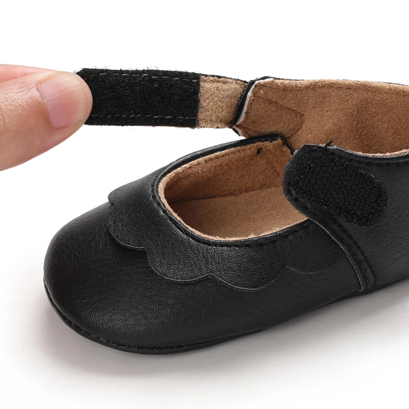 Baby Mädchen Schuhe 2025 - Fashion Einfarbig Leder Blume Prinzessin - Weiche Gummisohle Rutschfest Casual Erste Laufschuhe