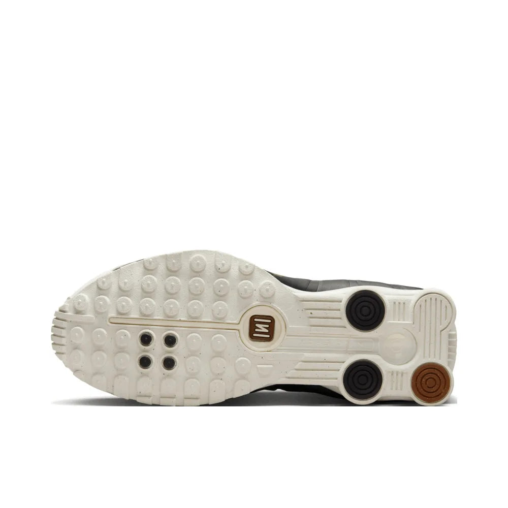 Nike Shox R4 Dämpfung - Obermaterial Polyester, Innenmaterial Canvas, Sohlenmaterial Gummi