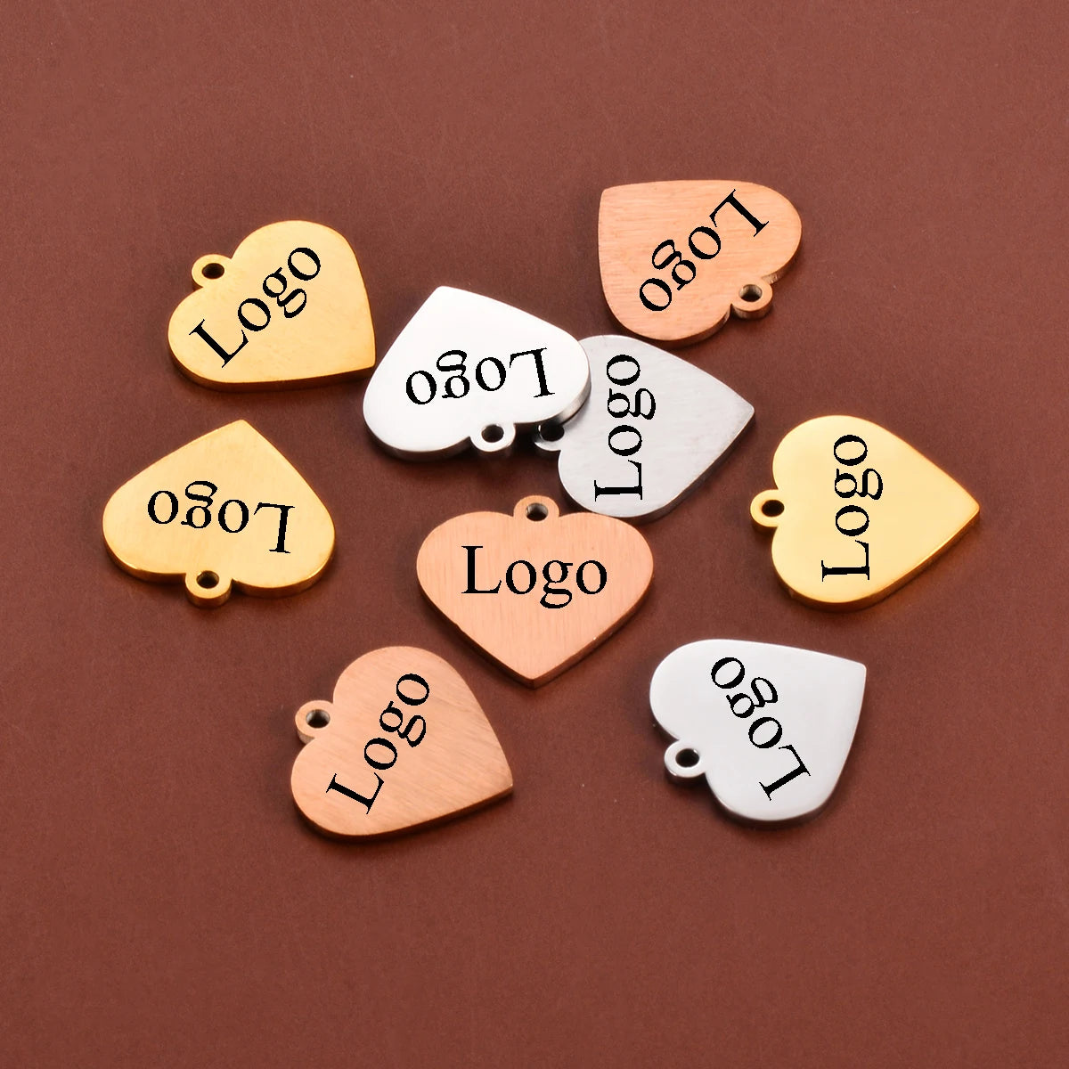 Edelstahl Herz Anhänger 2025 - 20 Stück Gravur Logo 15mm Charms für DIY Schmuck