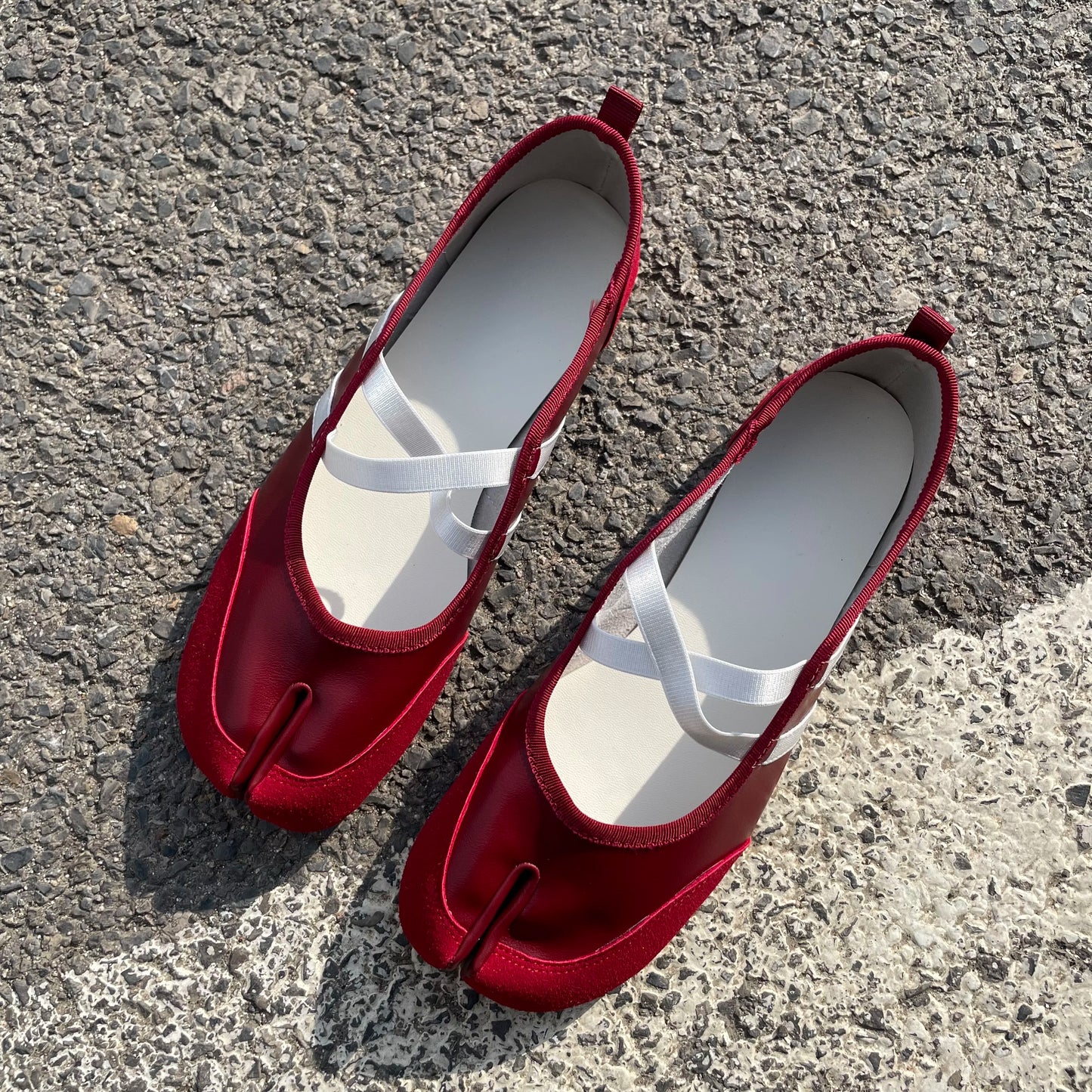 Black Silver Red Yellow Tabi Sneakers Balletcore Flats Women's Single Shoes Mary Jane Sneakers Luxury Designer Shoes for Women