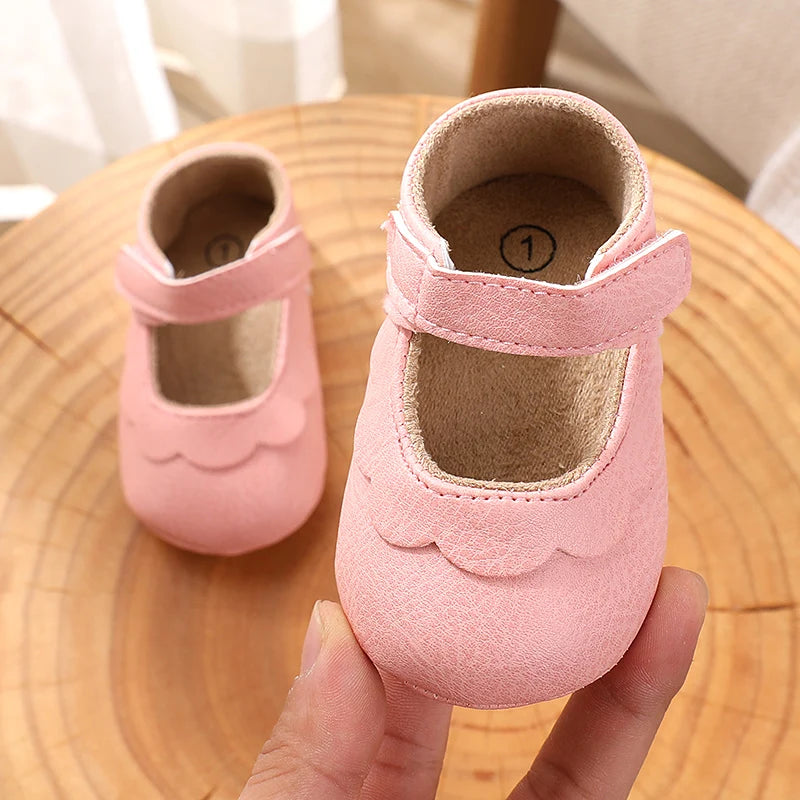 Baby Mädchen Schuhe 2025 - Fashion Einfarbig Leder Blume Prinzessin - Weiche Gummisohle Rutschfest Casual Erste Laufschuhe