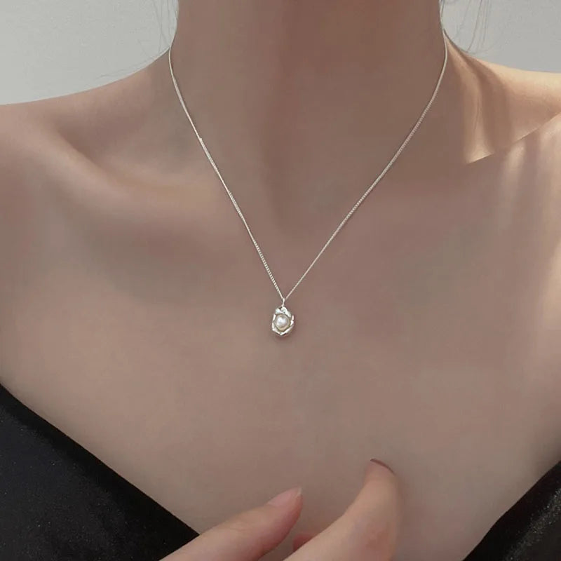 Silver Color Pearl Geometric Necklace Female Simple Design Niche Cold Wind Light Luxury Clavicle Chain Necklace Wholesale