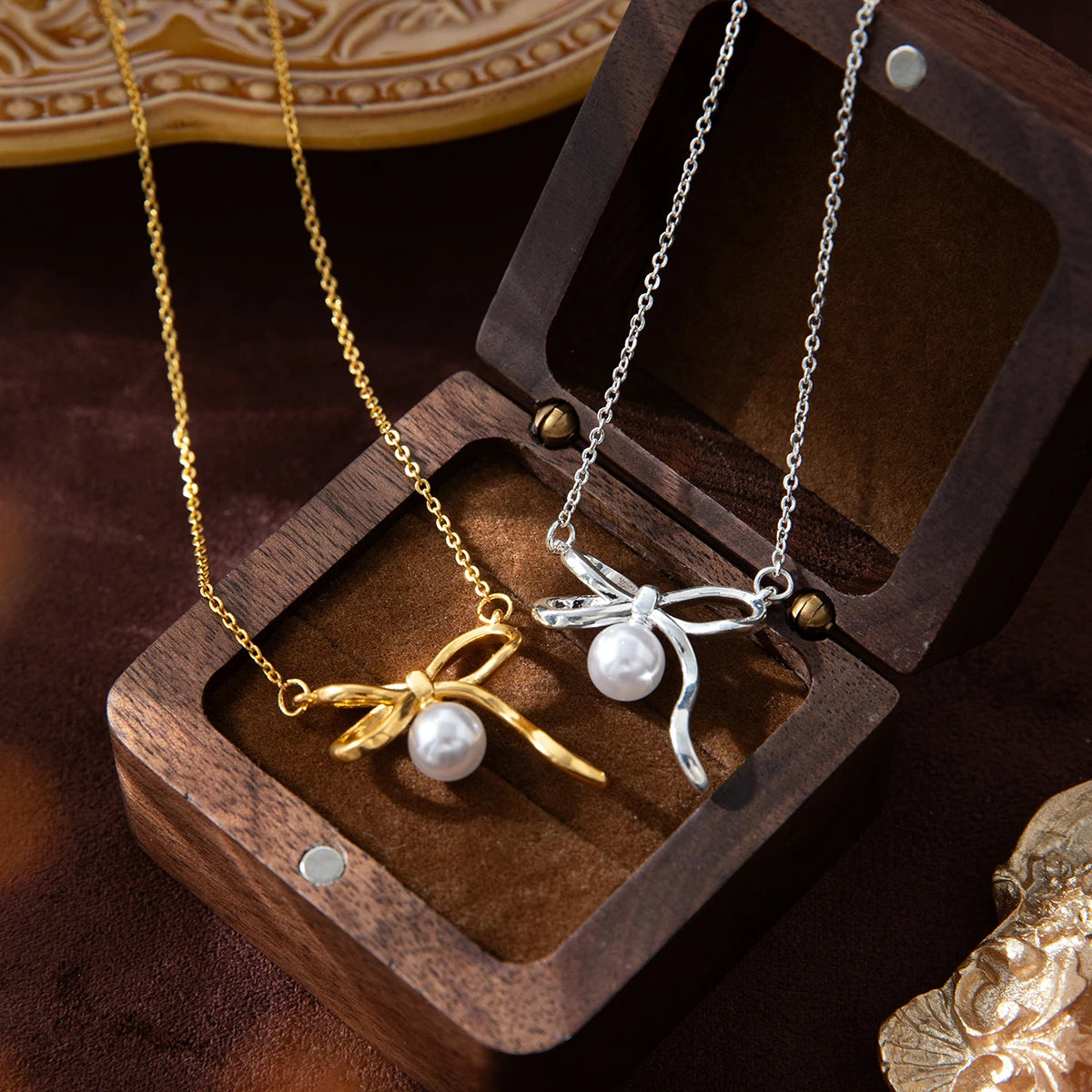 Fashionable and minimalist pearl bow tie pendant necklace,copper,electroplated 18K gold color protection, Valentine's Day gift